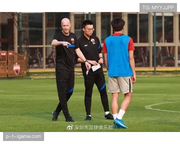 克鲁伊夫进攻理念重塑现代足球战术，引领新一代教练探索全攻全守新境界