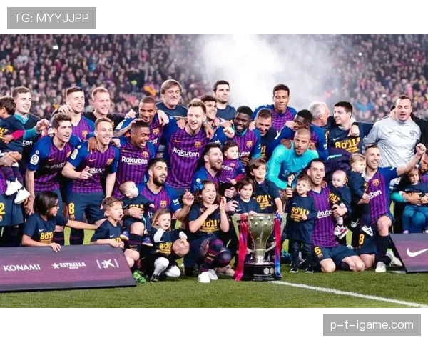 皇马巴萨再燃国家德比战火,西甲争冠格局愈发激烈 皇马巴萨再燃国家德比战火,西甲争冠格局愈发激烈