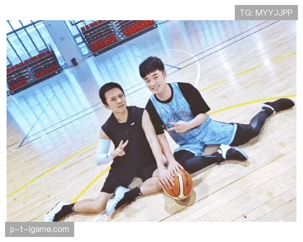 维克托阿萨尔森赛后直接扎头发，这太随性了，和他打球的样子差太远了吧！